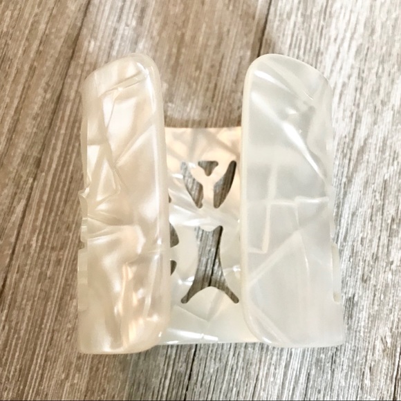 Faux pearl cuff bracelet - small ☀️ boho chic! - Picture 3 of 3